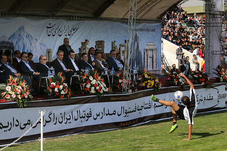 جلوی مدارس فوتبال غیرقانونی گرفته می‌شود 